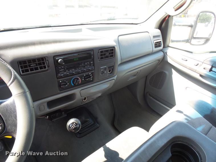 image for item DD9284 2002 Ford F350 Super Duty bucket truck