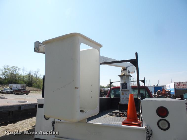 image for item DD9284 2002 Ford F350 Super Duty bucket truck