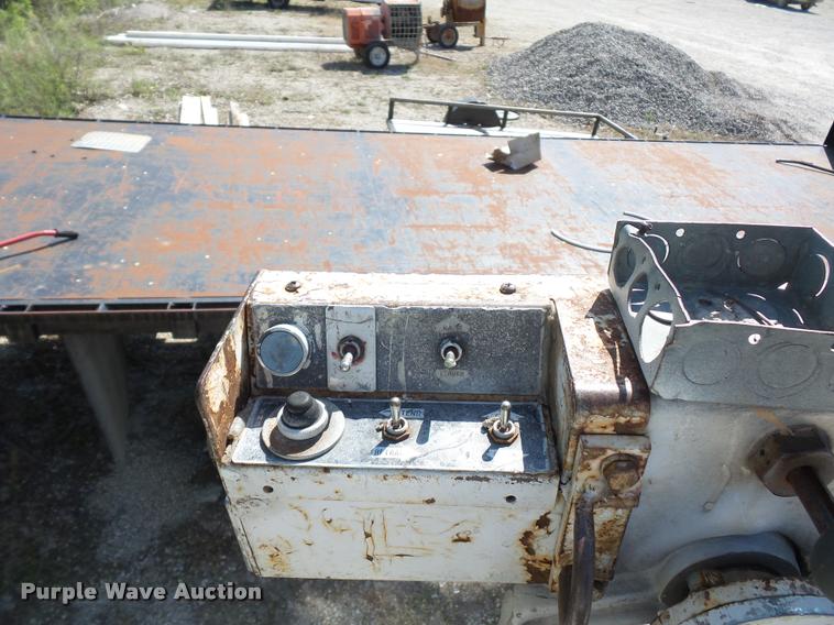 image for item DD9284 2002 Ford F350 Super Duty bucket truck