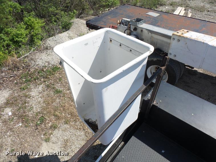 image for item DD9284 2002 Ford F350 Super Duty bucket truck