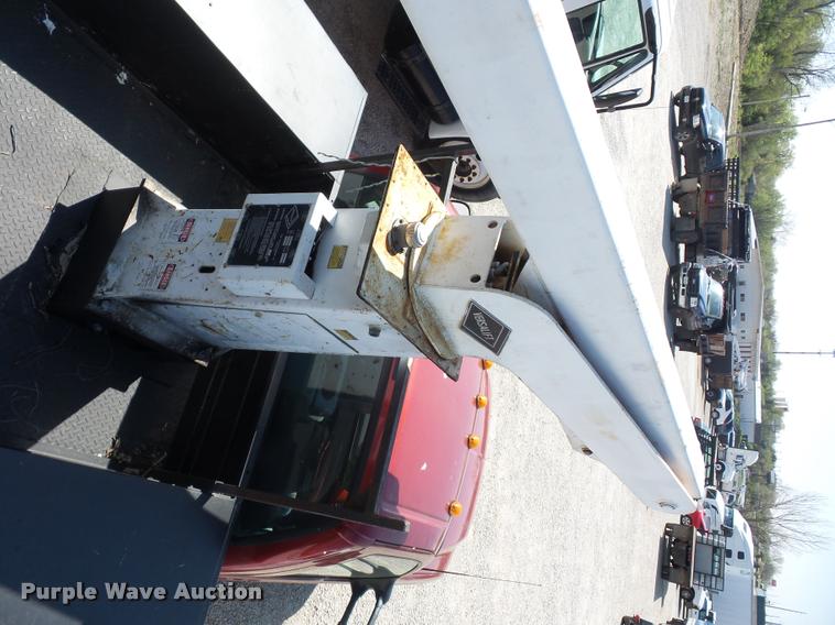 image for item DD9284 2002 Ford F350 Super Duty bucket truck