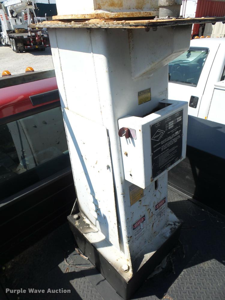 image for item DD9284 2002 Ford F350 Super Duty bucket truck