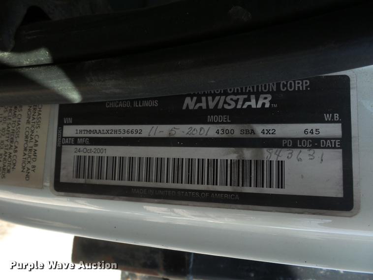 image for item DD9285 2002 International 4300 flatbed truck