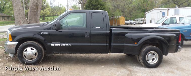 image for item DD9305 2001 Ford F350 Super Duty SuperCab pickup truck
