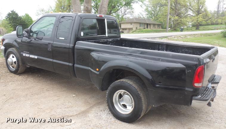 image for item DD9305 2001 Ford F350 Super Duty SuperCab pickup truck