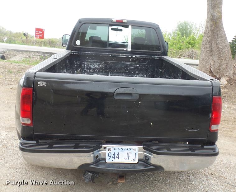 image for item DD9305 2001 Ford F350 Super Duty SuperCab pickup truck