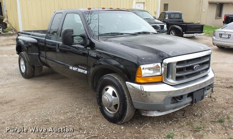 image for item DD9305 2001 Ford F350 Super Duty SuperCab pickup truck