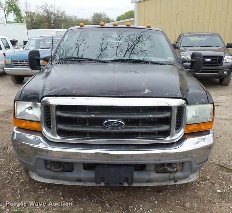 image for item DD9305 2001 Ford F350 Super Duty SuperCab pickup truck