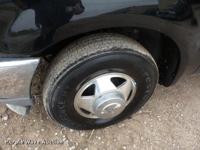 image for item DD9305 2001 Ford F350 Super Duty SuperCab pickup truck