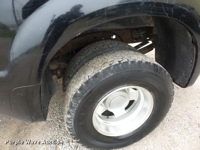 image for item DD9305 2001 Ford F350 Super Duty SuperCab pickup truck