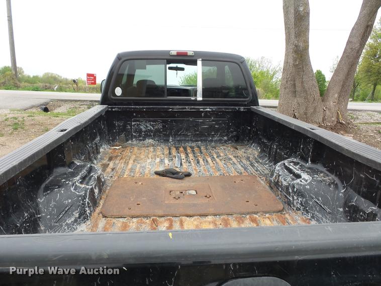 image for item DD9305 2001 Ford F350 Super Duty SuperCab pickup truck