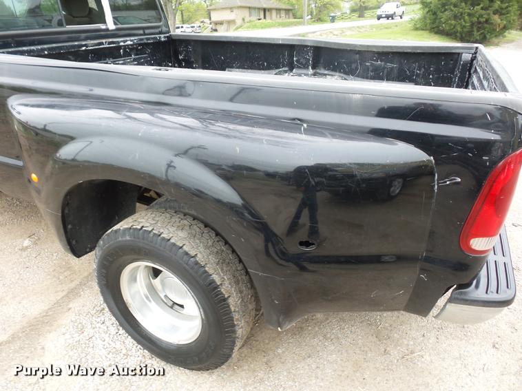 image for item DD9305 2001 Ford F350 Super Duty SuperCab pickup truck