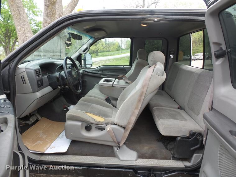 image for item DD9305 2001 Ford F350 Super Duty SuperCab pickup truck