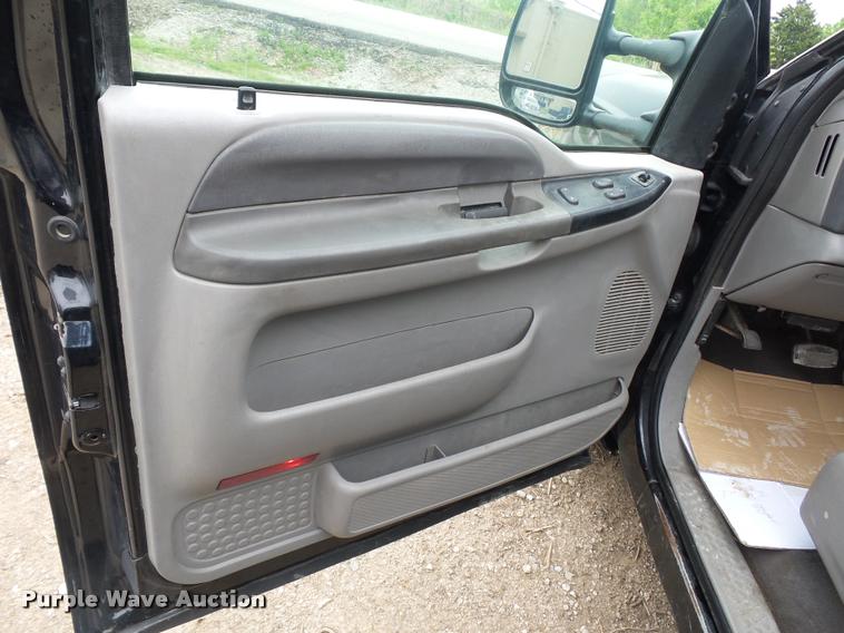 image for item DD9305 2001 Ford F350 Super Duty SuperCab pickup truck