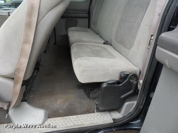 image for item DD9305 2001 Ford F350 Super Duty SuperCab pickup truck