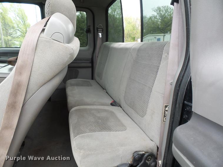 image for item DD9305 2001 Ford F350 Super Duty SuperCab pickup truck