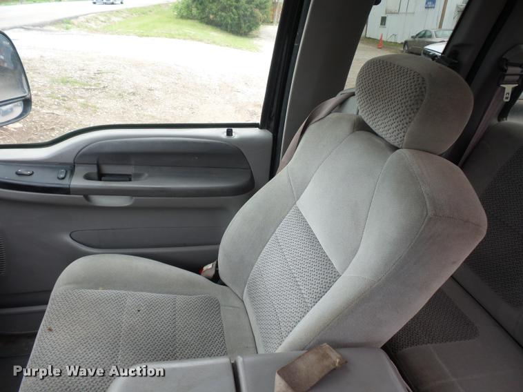 image for item DD9305 2001 Ford F350 Super Duty SuperCab pickup truck