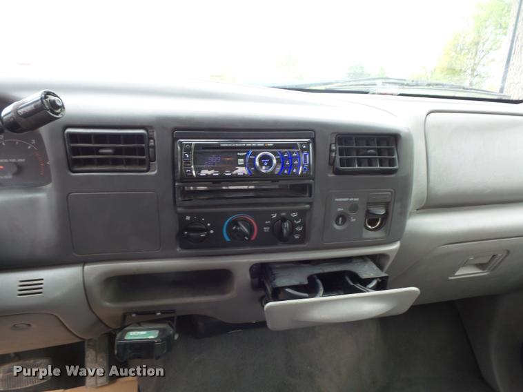 image for item DD9305 2001 Ford F350 Super Duty SuperCab pickup truck