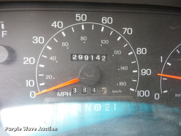 image for item DD9305 2001 Ford F350 Super Duty SuperCab pickup truck