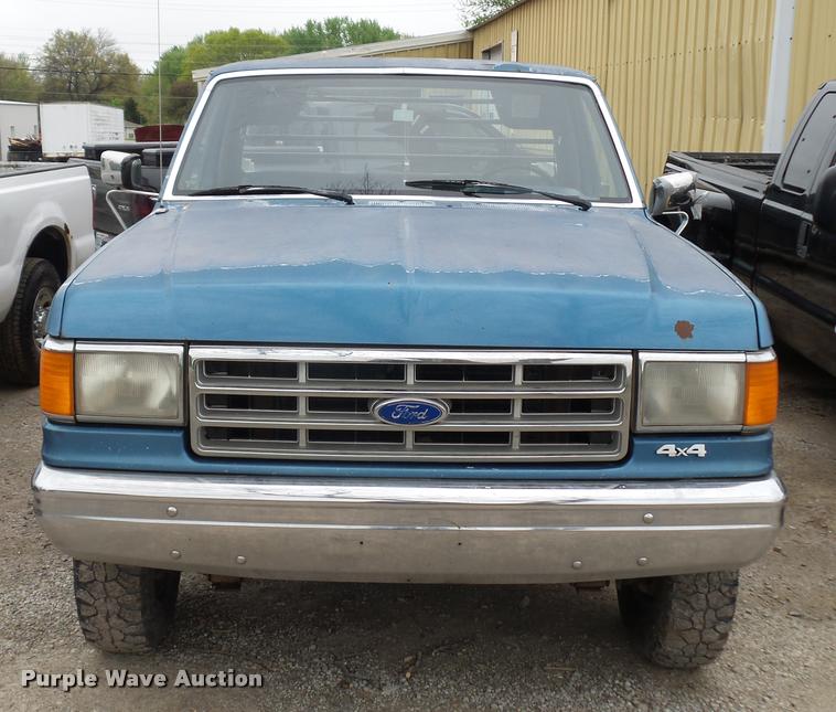 image for item DD9306 1988 Ford F250 HD flatbed pickup truck