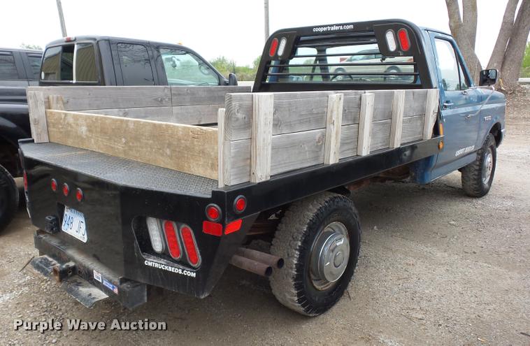 image for item DD9306 1988 Ford F250 HD flatbed pickup truck