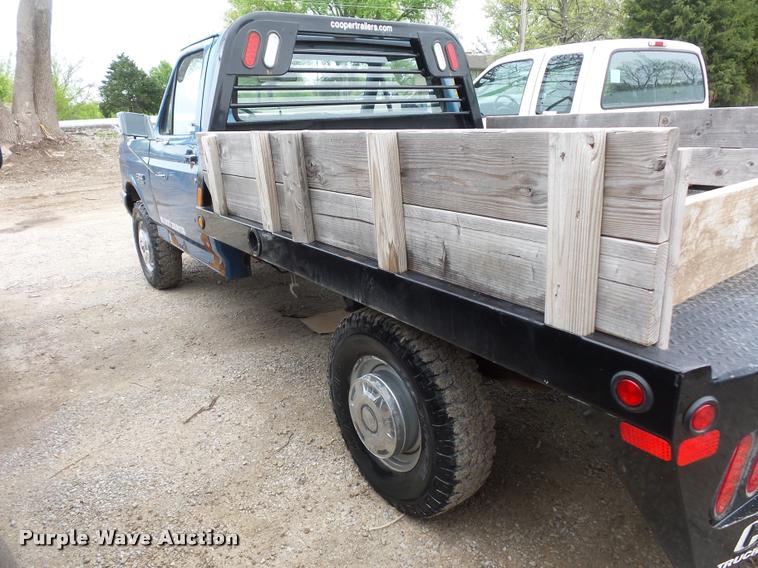 image for item DD9306 1988 Ford F250 HD flatbed pickup truck