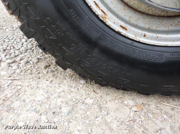 image for item DD9306 1988 Ford F250 HD flatbed pickup truck