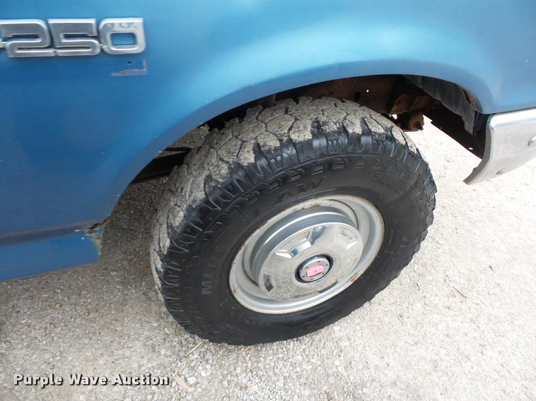 image for item DD9306 1988 Ford F250 HD flatbed pickup truck