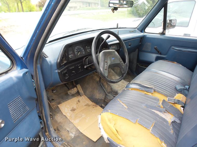 image for item DD9306 1988 Ford F250 HD flatbed pickup truck