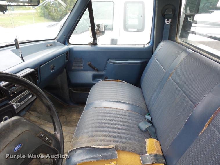 image for item DD9306 1988 Ford F250 HD flatbed pickup truck