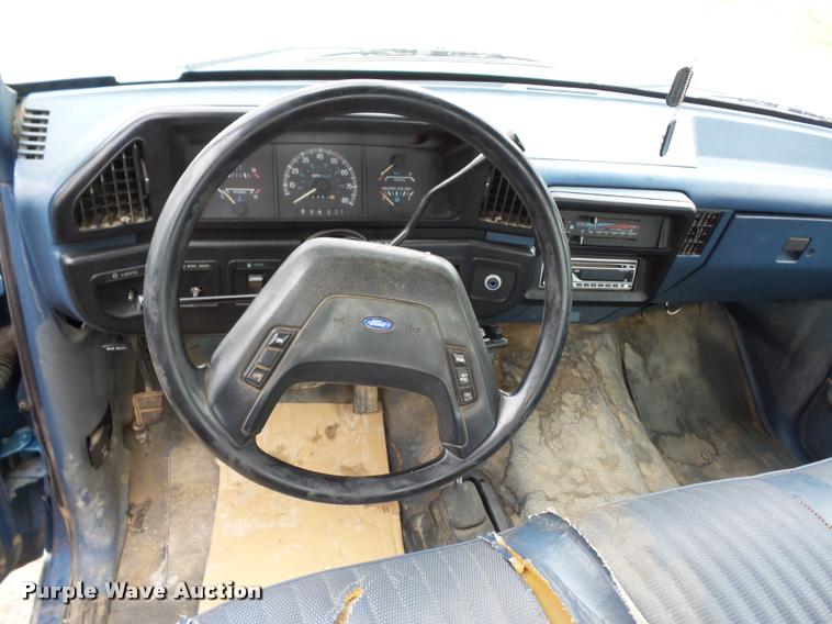 image for item DD9306 1988 Ford F250 HD flatbed pickup truck