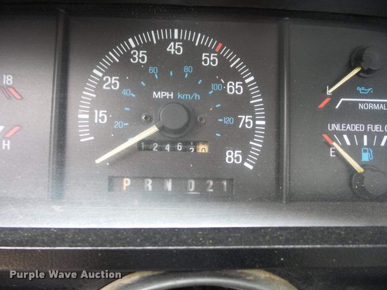 image for item DD9306 1988 Ford F250 HD flatbed pickup truck