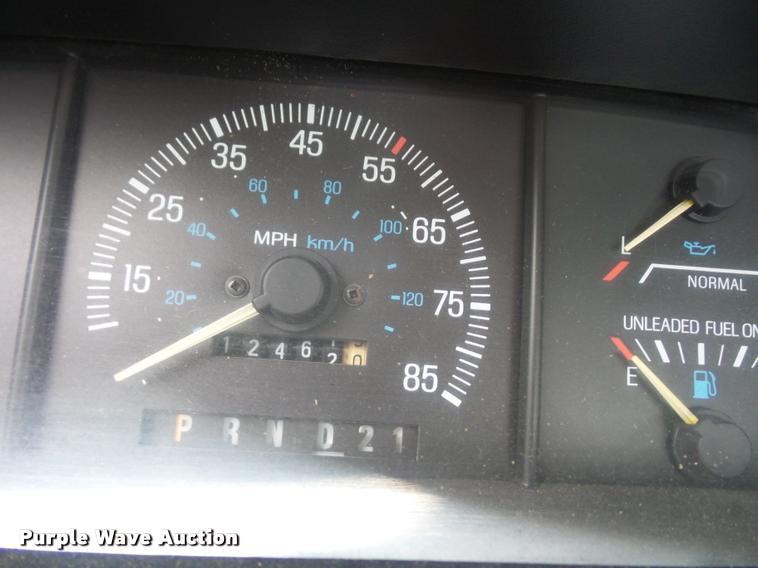 image for item DD9306 1988 Ford F250 HD flatbed pickup truck