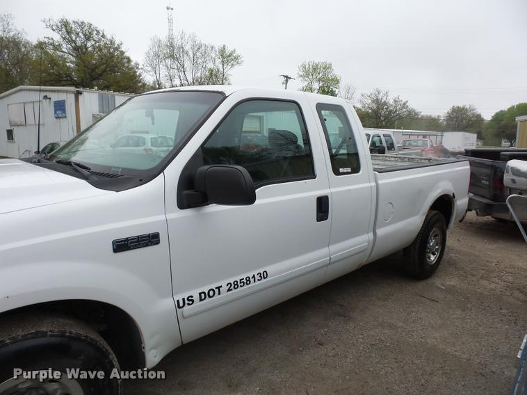 image for item DD9307 2003 Ford F250 Super Duty SuperCab pickup truck