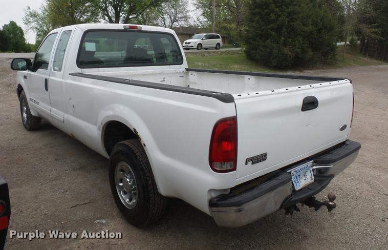 image for item DD9307 2003 Ford F250 Super Duty SuperCab pickup truck