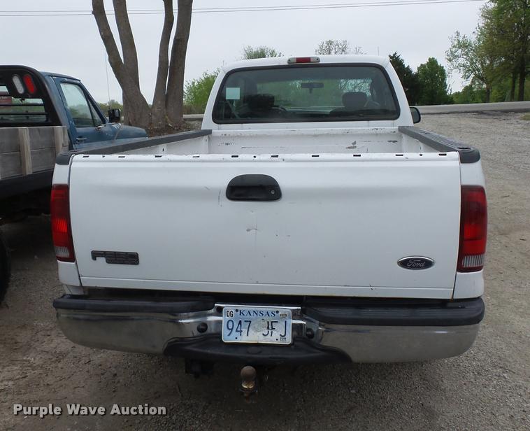 image for item DD9307 2003 Ford F250 Super Duty SuperCab pickup truck