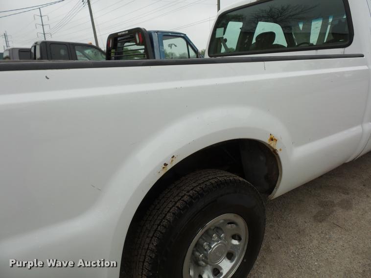 image for item DD9307 2003 Ford F250 Super Duty SuperCab pickup truck