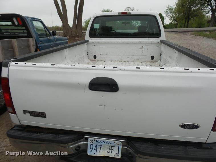 image for item DD9307 2003 Ford F250 Super Duty SuperCab pickup truck