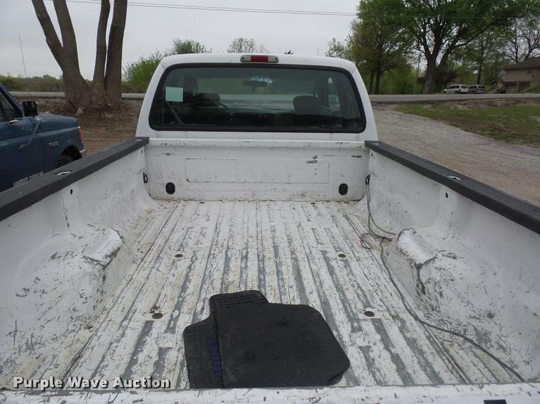 image for item DD9307 2003 Ford F250 Super Duty SuperCab pickup truck