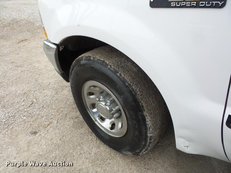 image for item DD9307 2003 Ford F250 Super Duty SuperCab pickup truck