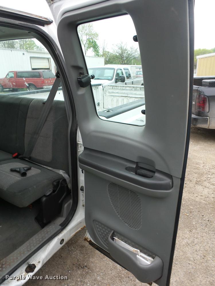 image for item DD9307 2003 Ford F250 Super Duty SuperCab pickup truck