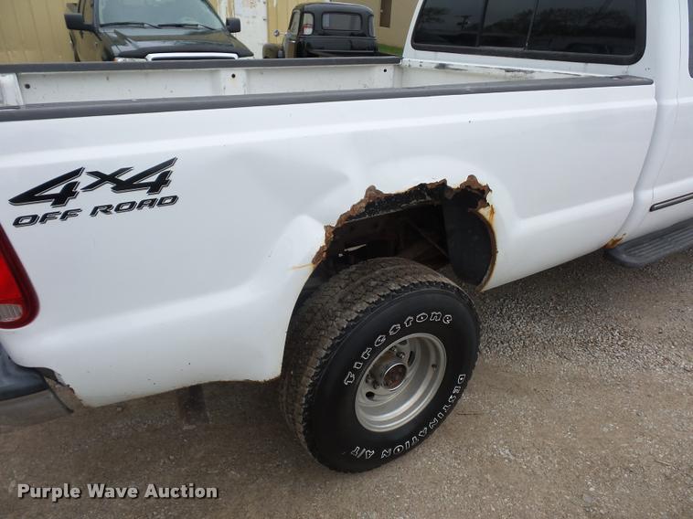 image for item DD9309 2000 Ford F250 Super Duty SuperCab pickup truck