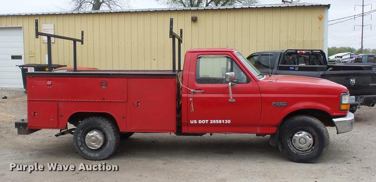 image for item DD9318 1995 Ford F250 HD utility truck