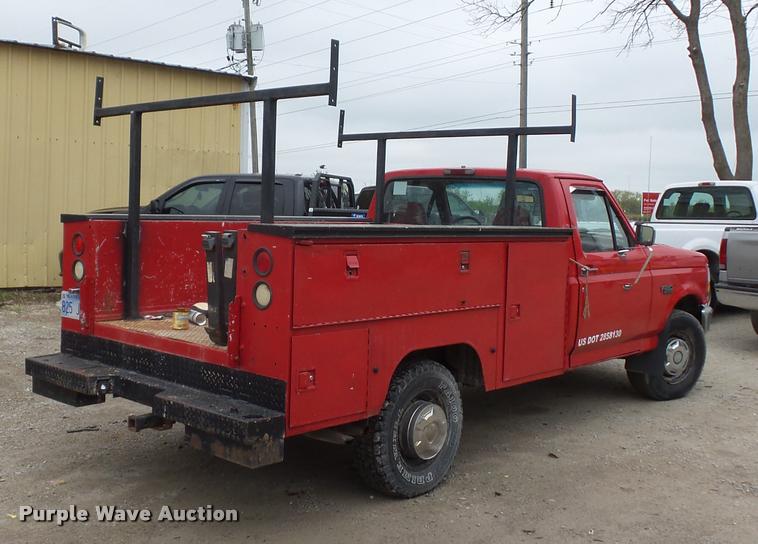 image for item DD9318 1995 Ford F250 HD utility truck