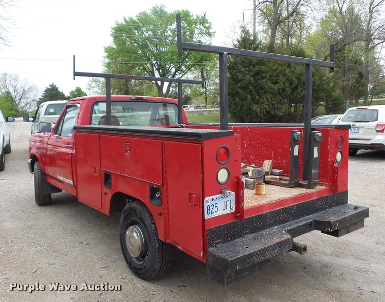 image for item DD9318 1995 Ford F250 HD utility truck