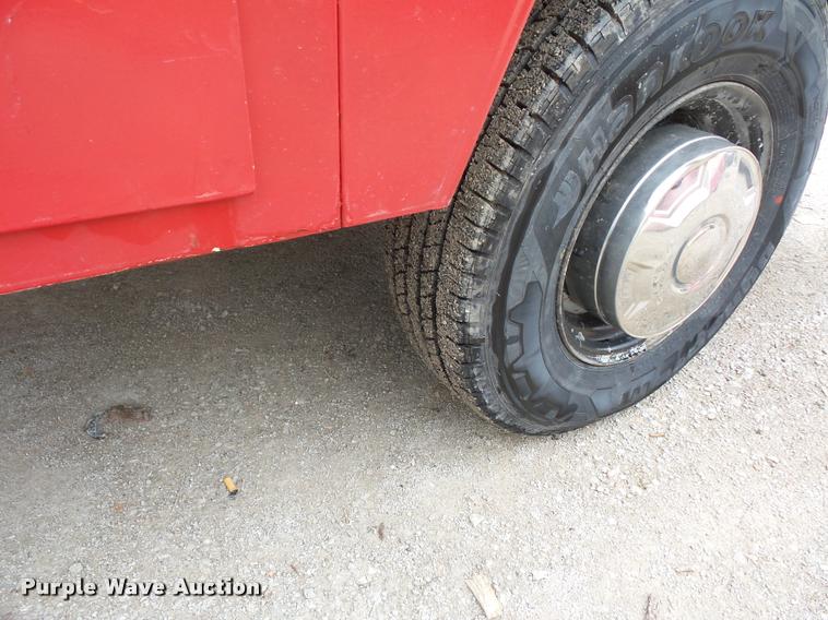 image for item DD9318 1995 Ford F250 HD utility truck