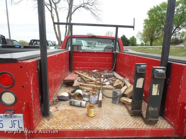 image for item DD9318 1995 Ford F250 HD utility truck