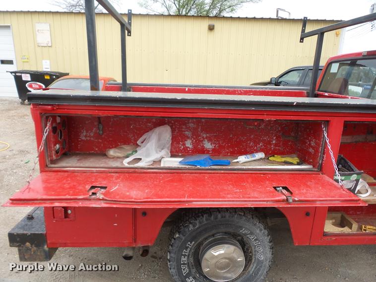 image for item DD9318 1995 Ford F250 HD utility truck