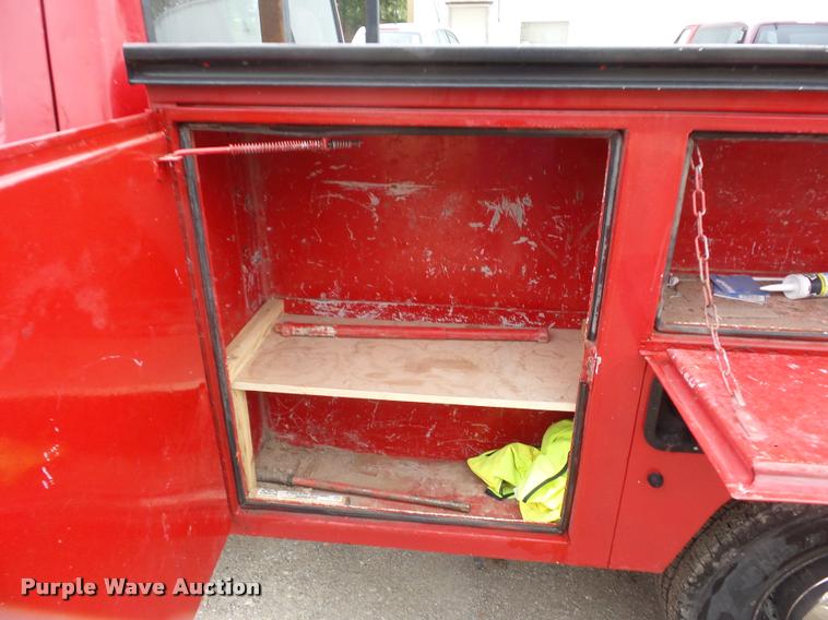 image for item DD9318 1995 Ford F250 HD utility truck