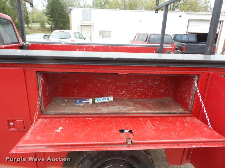image for item DD9318 1995 Ford F250 HD utility truck